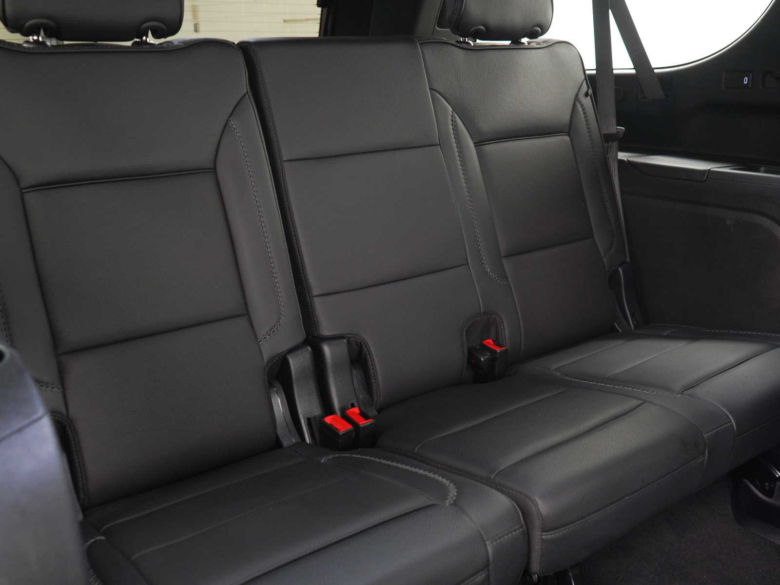 Used 2025 GMC Yukon XL Denali AWD/4WD image 15
