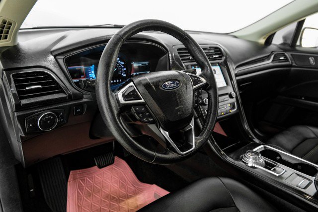 Used 2018 Ford Fusion SE w/ Equipment Group 201A FWD image 11