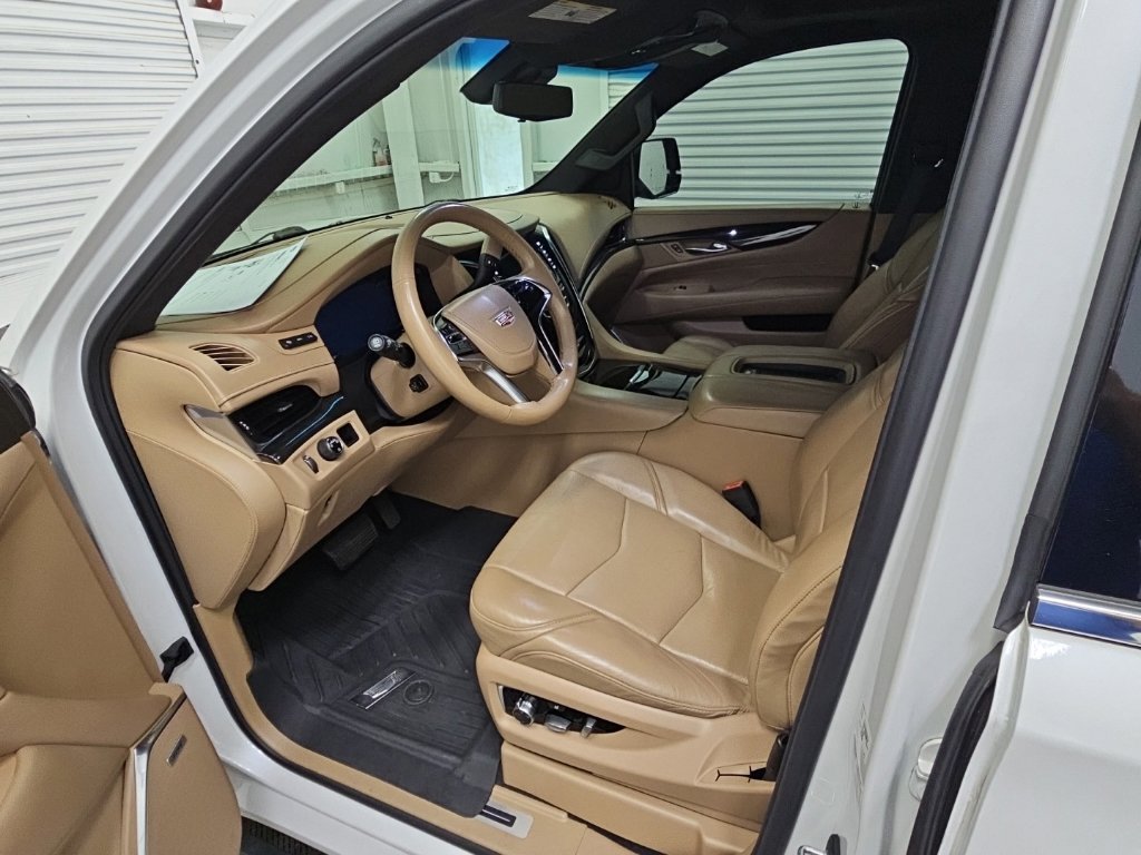 Used 2019 Cadillac Escalade ESV Platinum RWD image 12