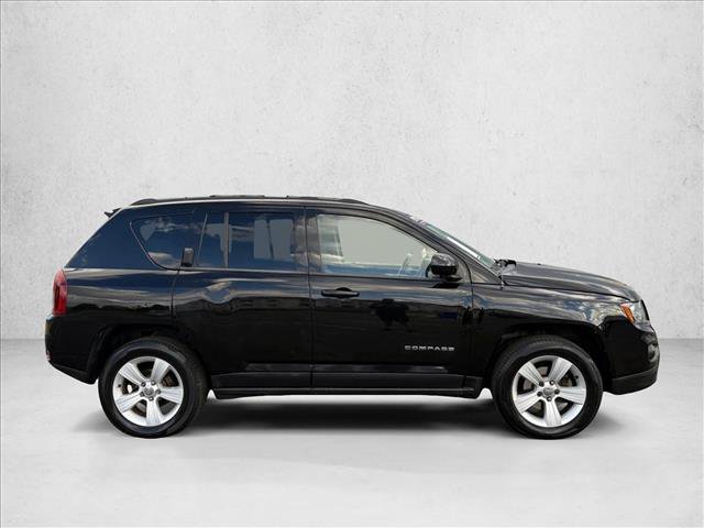 Used 2017 Jeep Compass Latitude AWD/4WD image 4