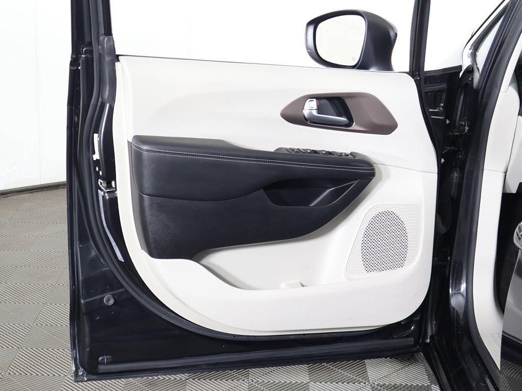 Used 2021 Chrysler Voyager Lxi FWD image 18