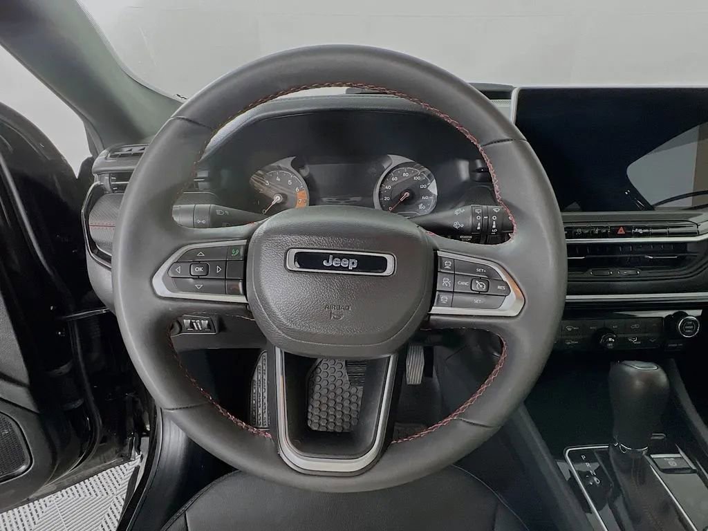 Used 2024 Jeep Compass Trailhawk image 12