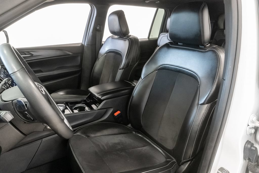 Certified 2023 Jeep Grand Cherokee L Laredo AWD/4WD image 9