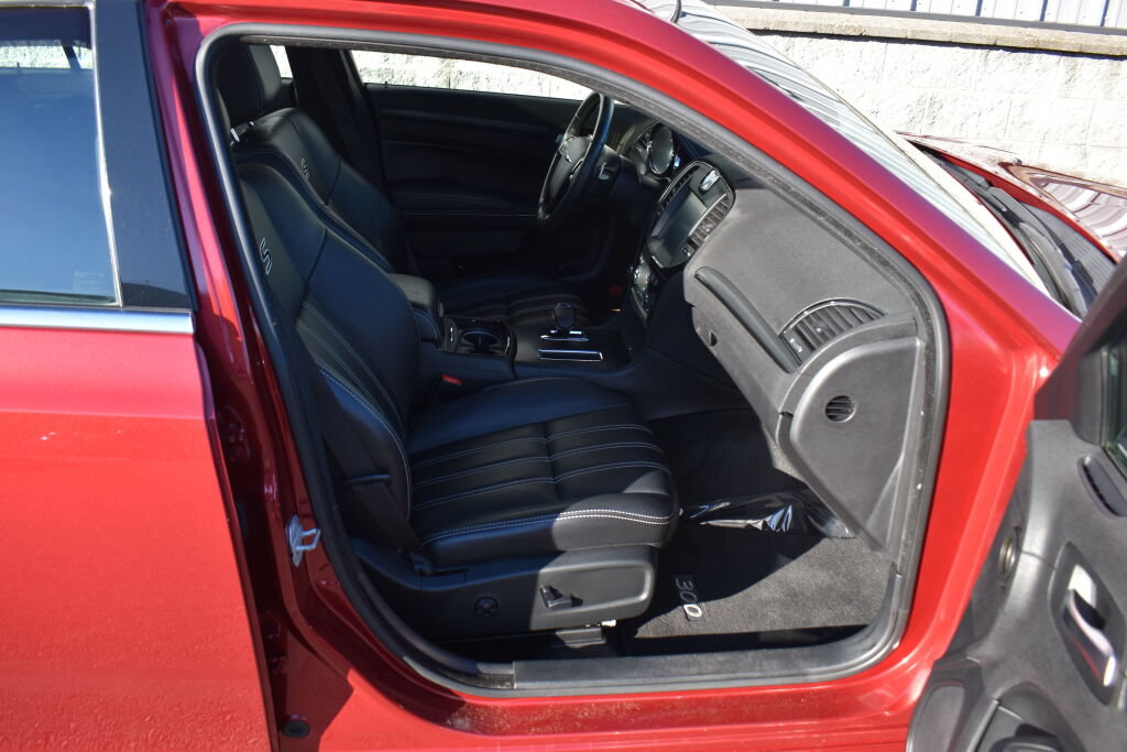 Used 2013 Chrysler 300 S RWD image 25