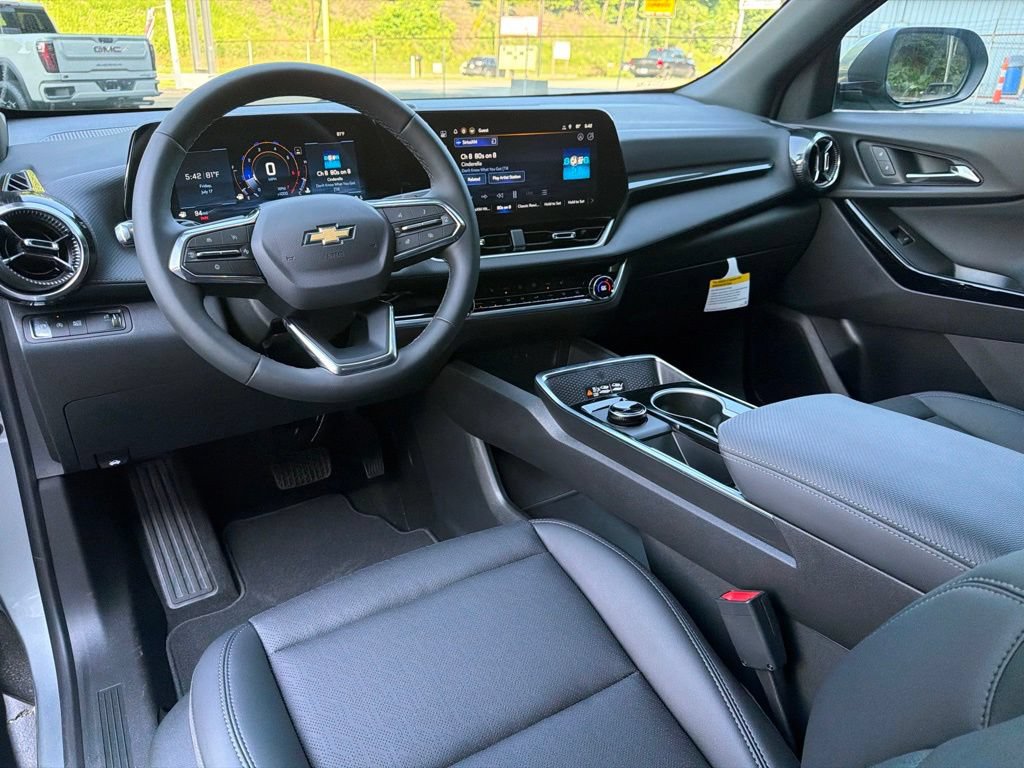 New 2026 Chevrolet Equinox LT w/ Convenience Package II FWD image 16