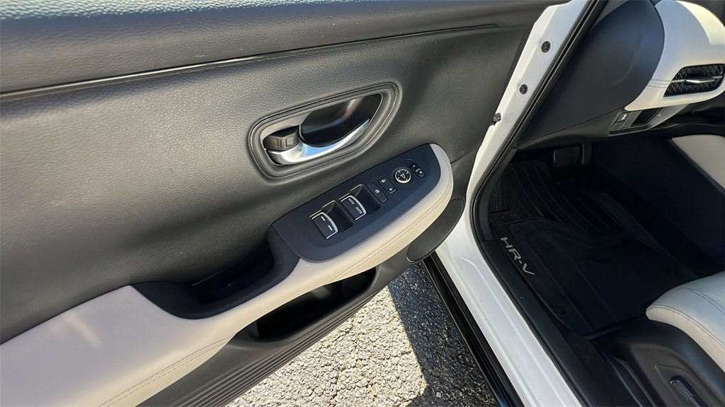 Used 2023 Honda HR-V EX-L image 12