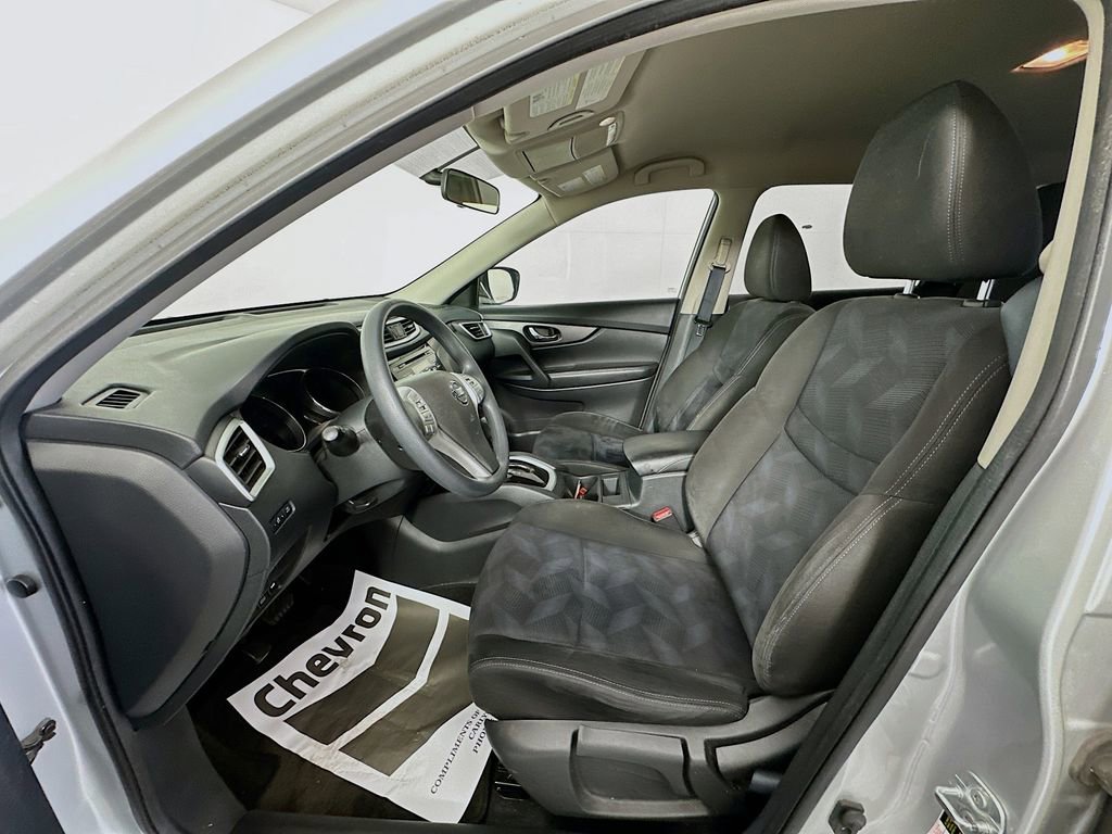 Used 2015 Nissan Rogue S image 19