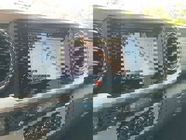 Used 2018 Toyota Tacoma Limited image 24