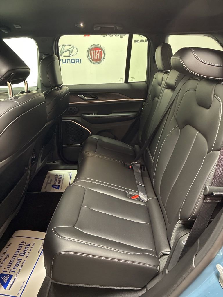 New 2026 Jeep Grand Cherokee Limited w/ Trailer Tow Package AWD/4WD image 14