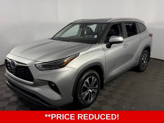 Used 2023 Toyota Highlander XLE image 2