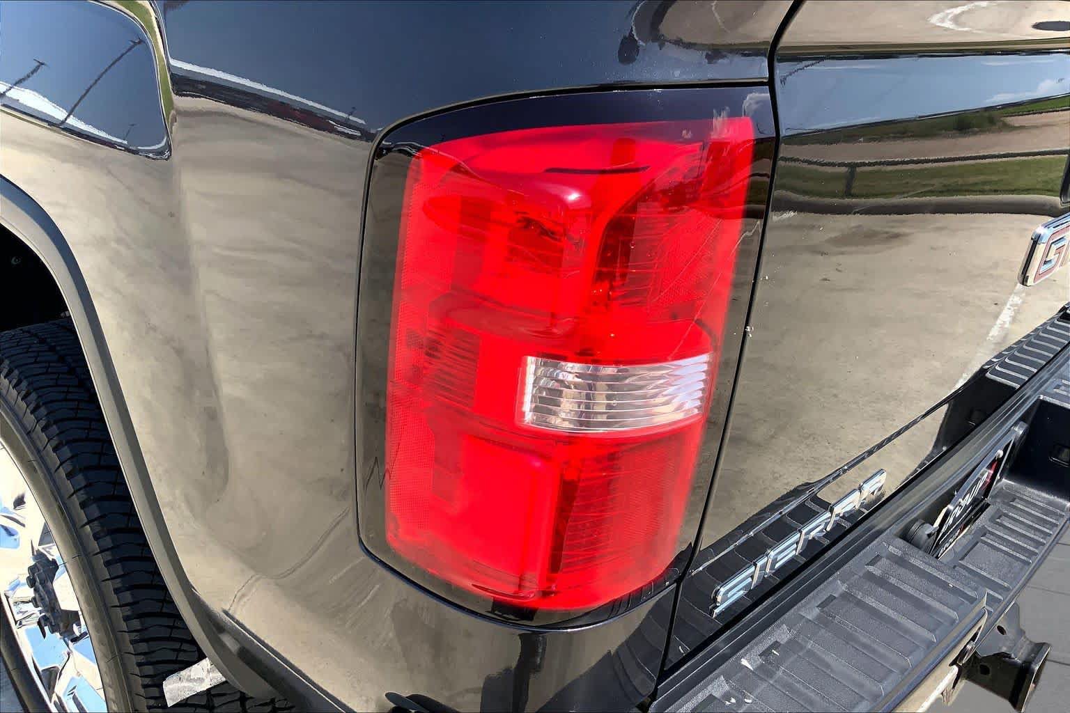 Used 2015 GMC Sierra 2500 Denali w/ Duramax Plus Package AWD/4WD image 28