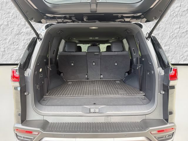 Used 2025 Lexus LX 600 4WD w/ Accessory Package (2T) image 12