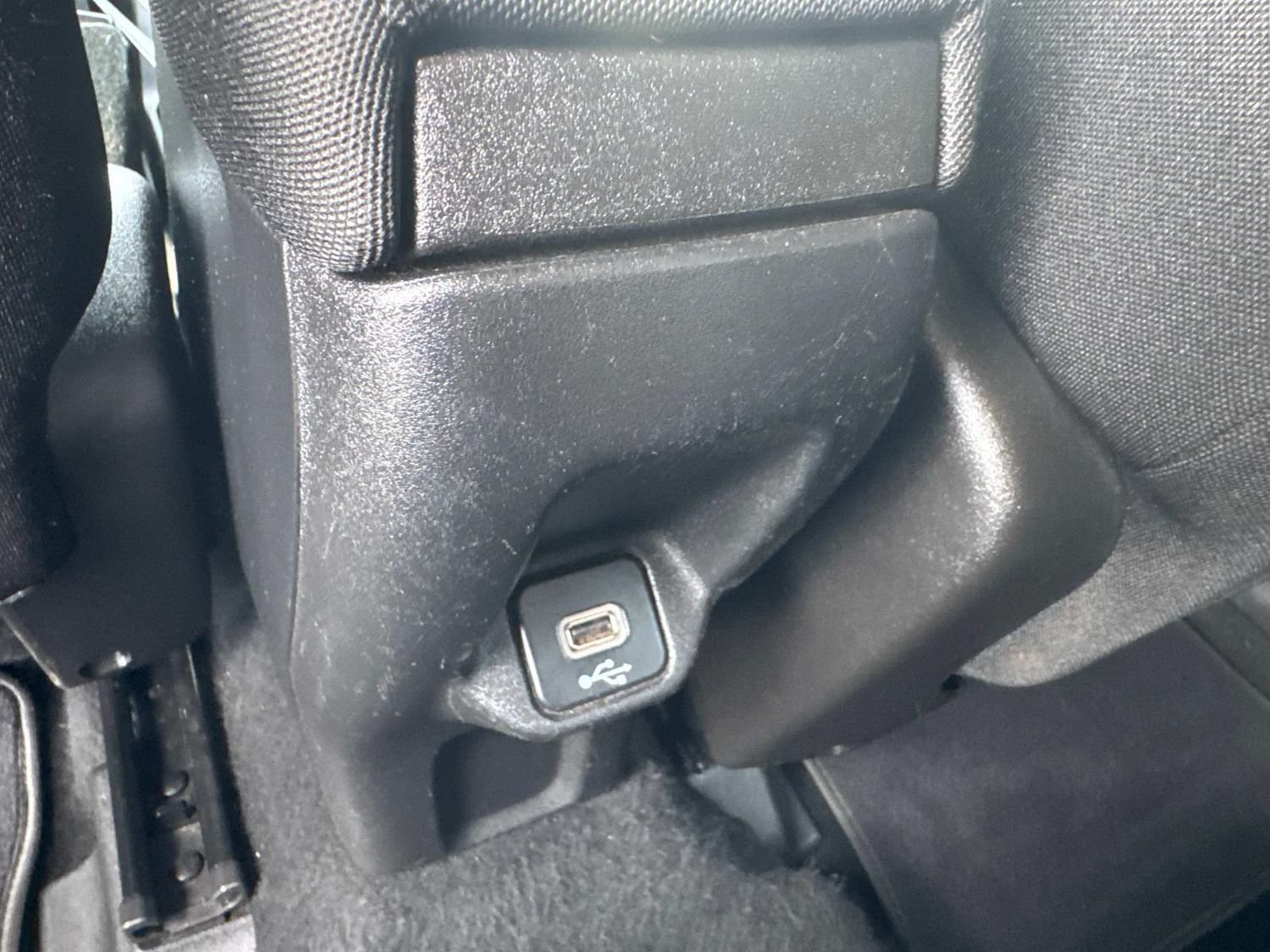 Used 2019 Jeep Renegade Latitude FWD image 19