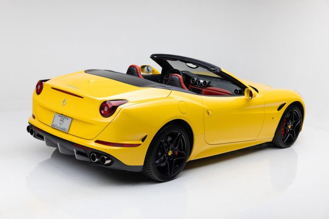 Used 2016 Ferrari California T image 3
