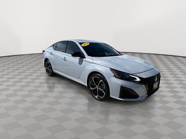 Used 2024 Nissan Altima 2.5 SR w/ SR Premium Package image 2