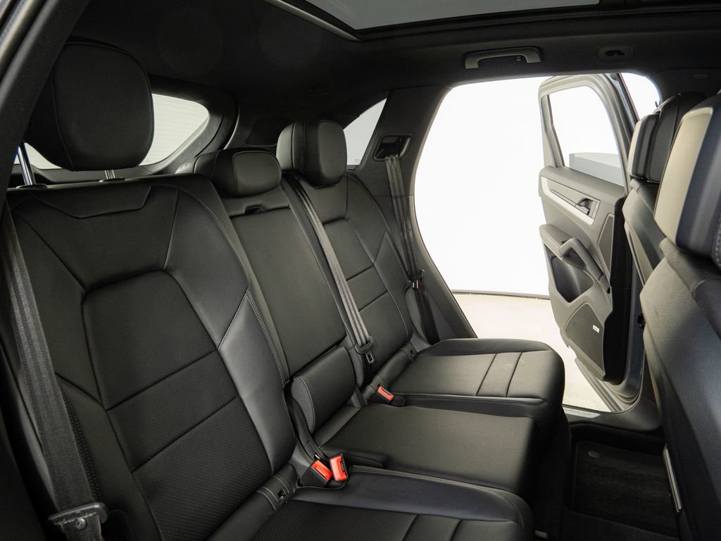 Certified 2026 Porsche Cayenne AWD/4WD image 23