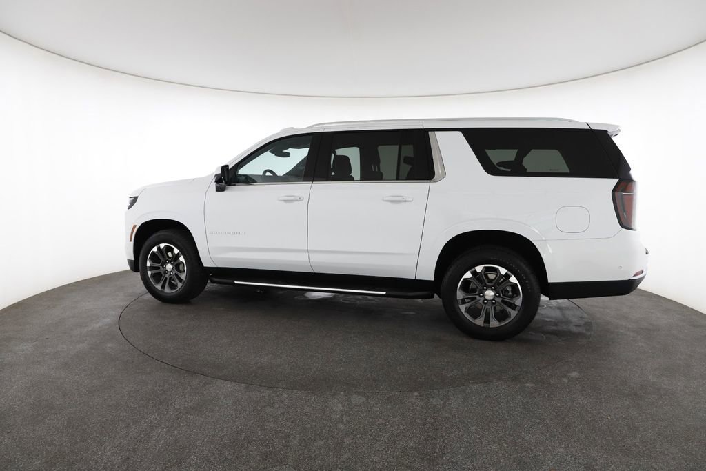 Used 2025 Chevrolet Suburban LS image 8