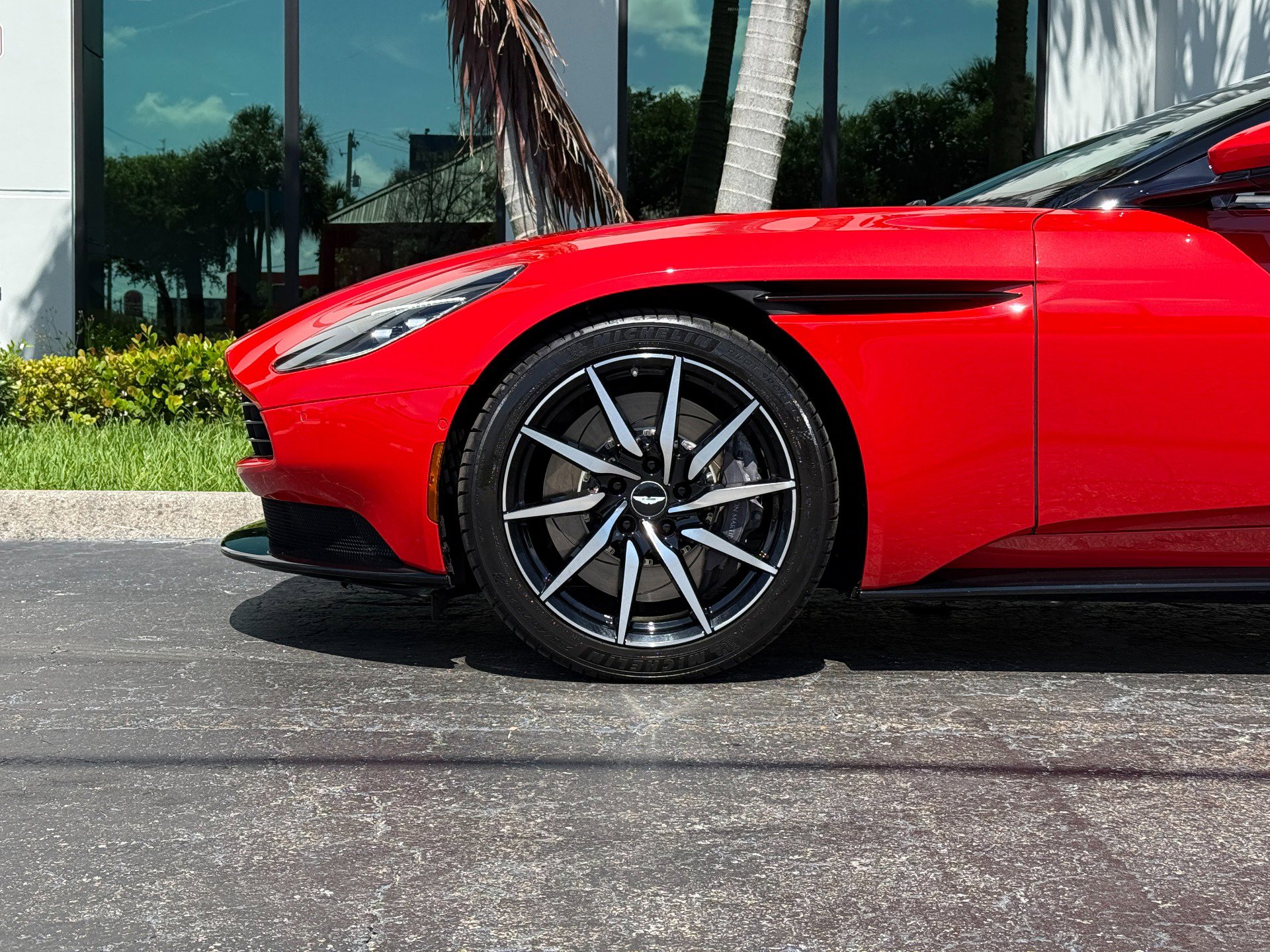 Used 2020 Aston Martin DB11 Volante RWD image 13