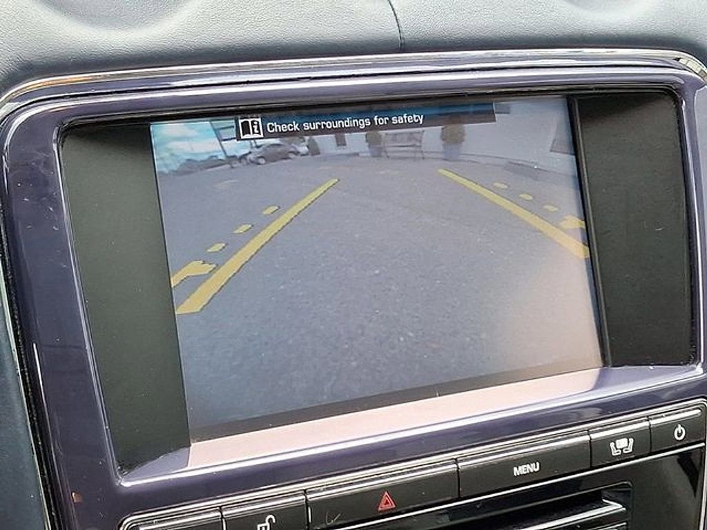 Used 2011 Jaguar XJ image 19