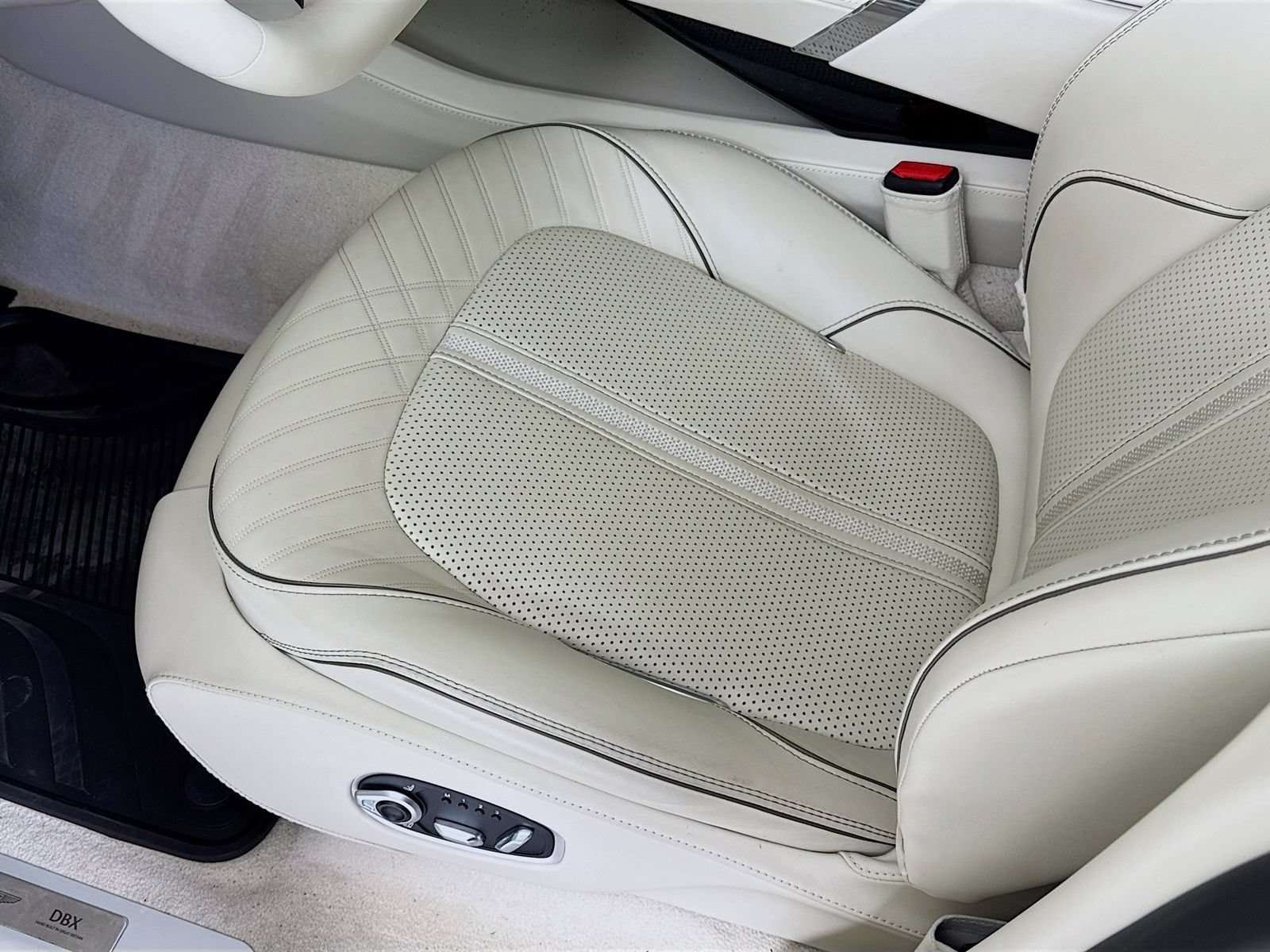 Used 2025 Aston Martin DBX 707 AWD/4WD image 18