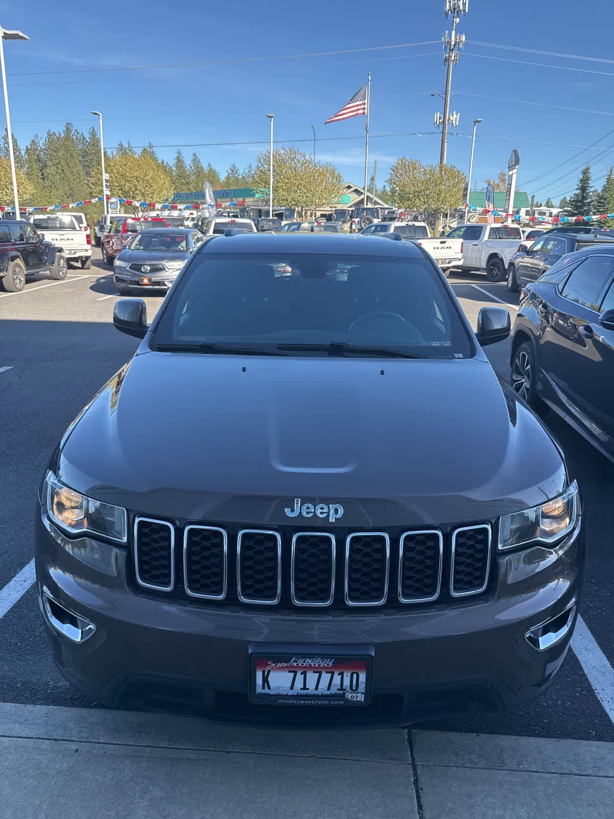 Used 2018 Jeep Grand Cherokee Laredo image 2