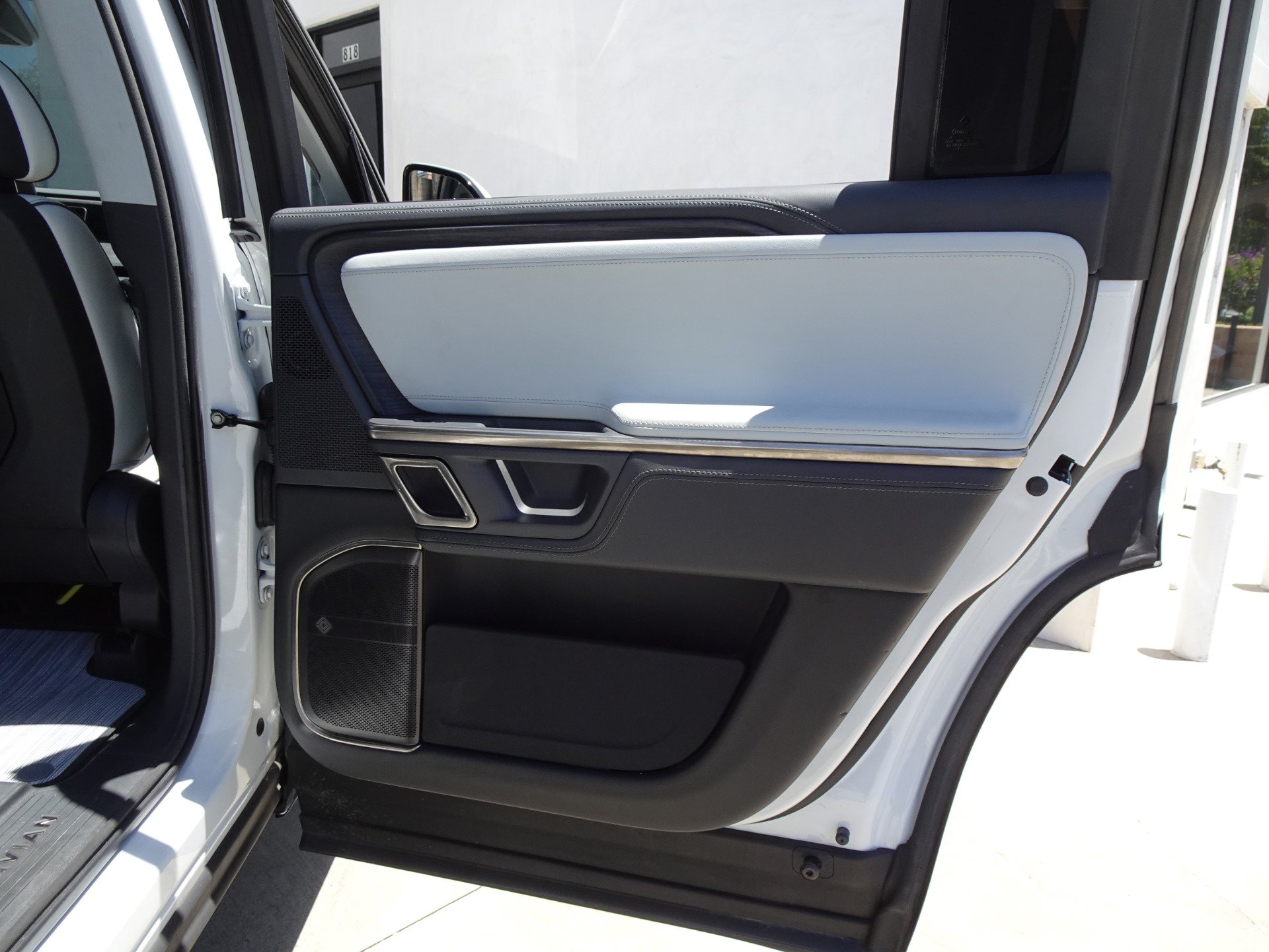 Used 2024 Rivian R1S Adventure AWD/4WD image 18