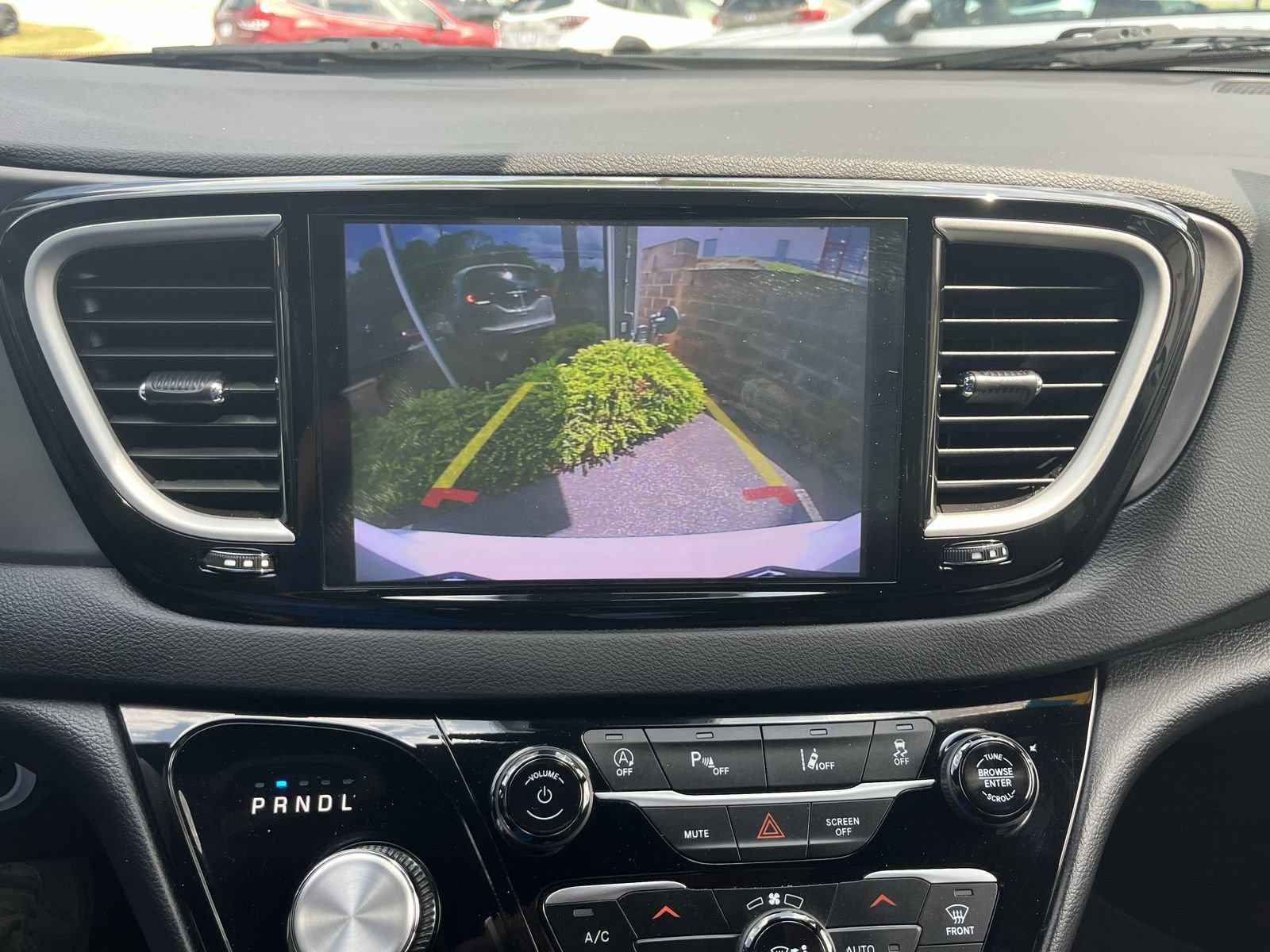 Used 2025 Chrysler Pacifica Select FWD image 21