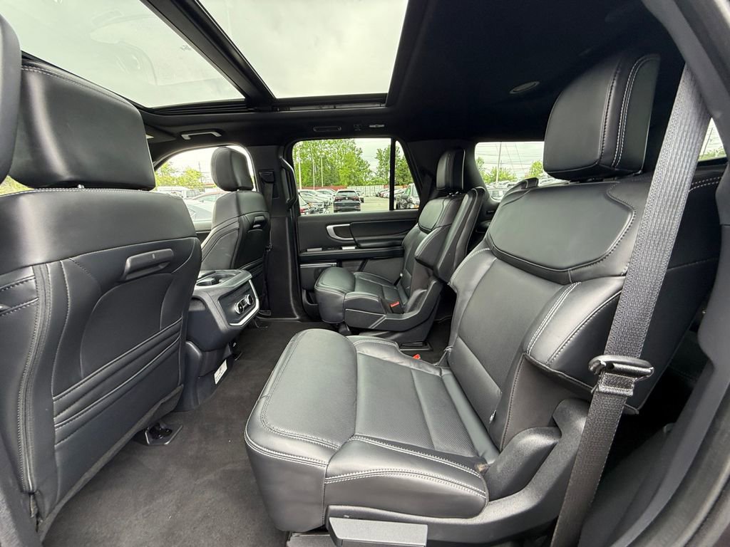 Used 2025 Ford Expedition Platinum w/ Stealth Appearance Package AWD/4WD image 26