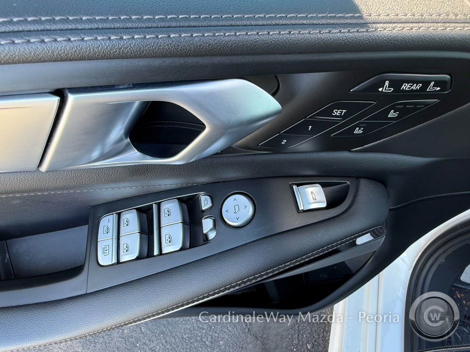 Used 2023 BMW X7 xDrive40i w/ Executive Package image 31