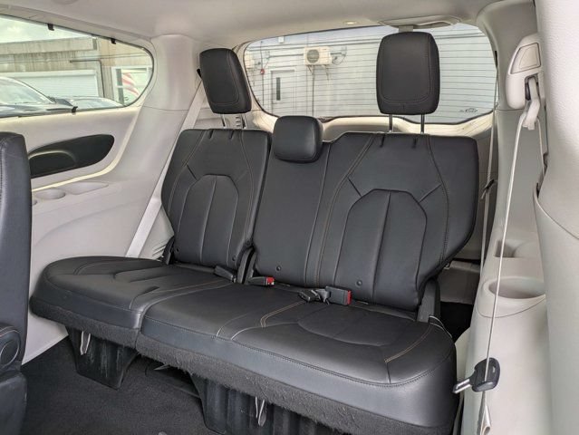 Used 2019 Chrysler Pacifica Touring-L FWD image 15