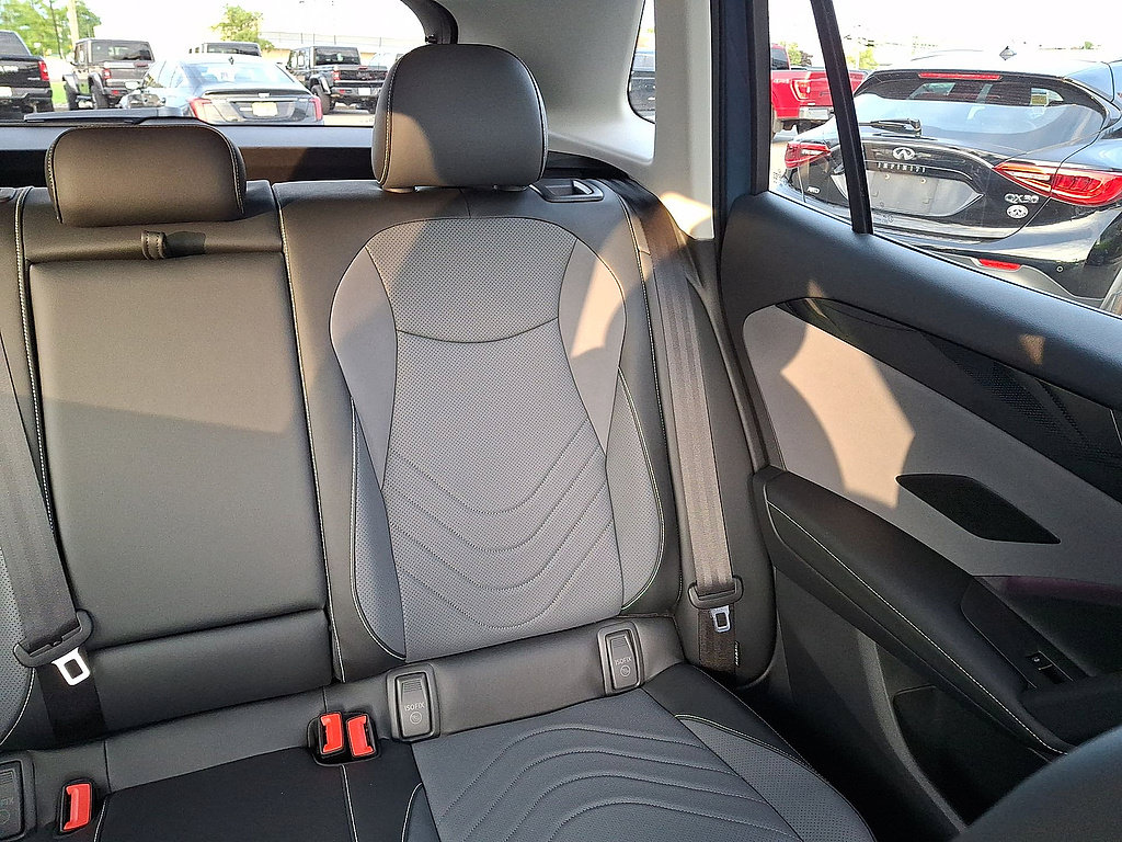 Used 2026 Volkswagen Tiguan SE AWD/4WD image 14