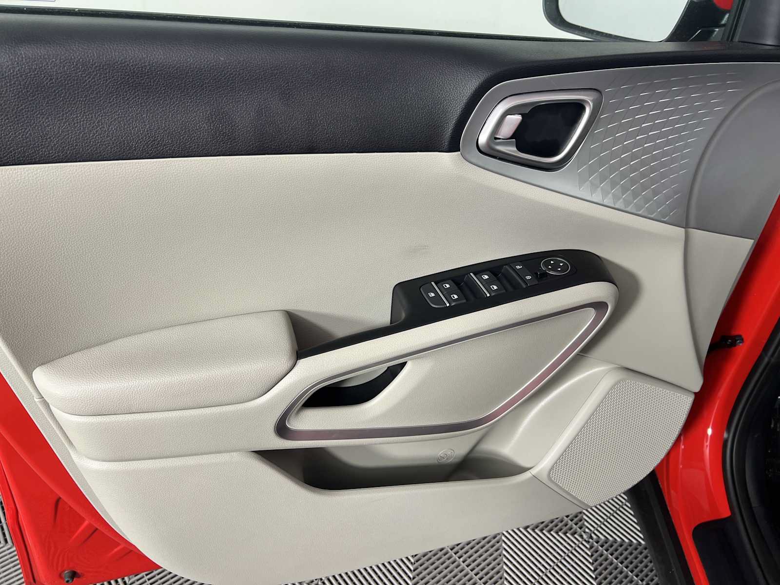 Used 2023 Kia Soul LX FWD image 9