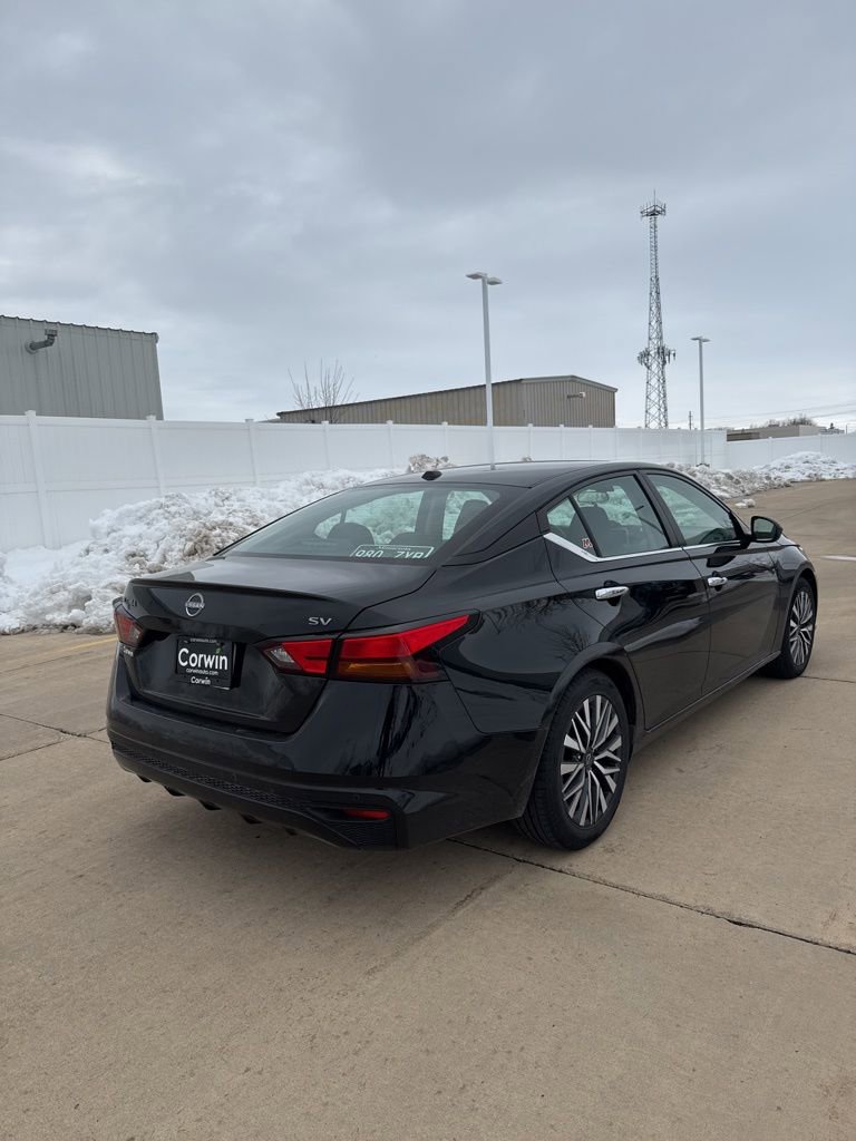 Used 2024 Nissan Altima 2.5 SV image 5