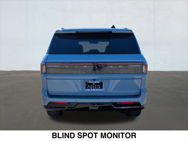 Used 2025 Lincoln Navigator Reserve w/ Jet Appearance Package image 4