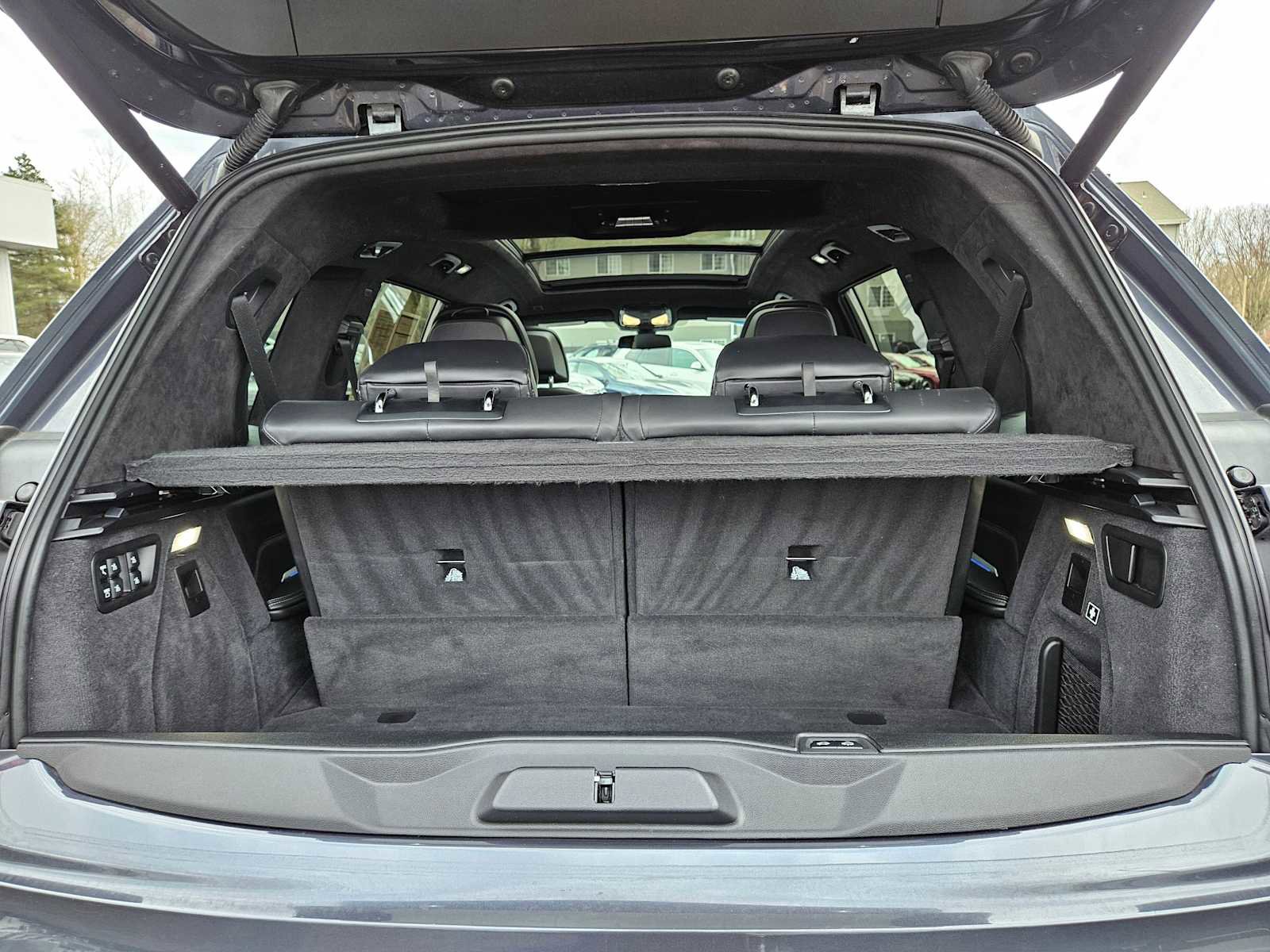 Used 2019 BMW X7 xDrive50i w/ M Sport Package image 18