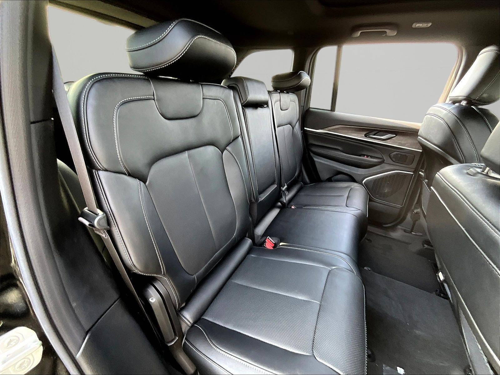 New 2027 Jeep Grand Cherokee Limited AWD/4WD image 20