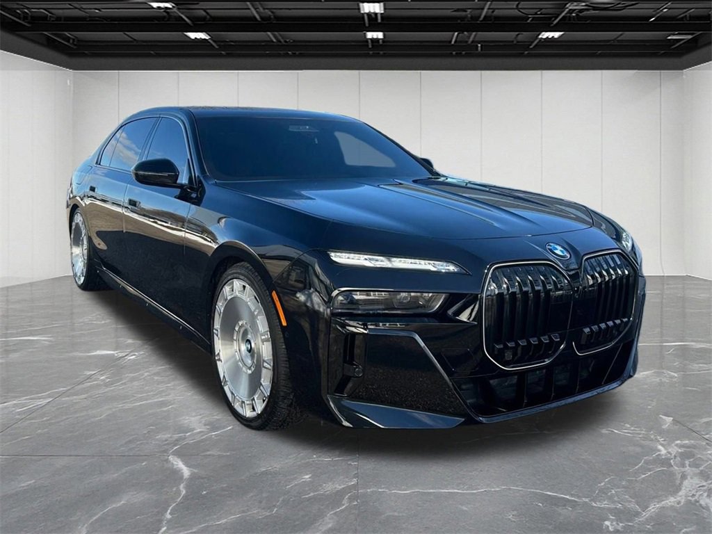 Used 2025 BMW 760i xDrive image 11