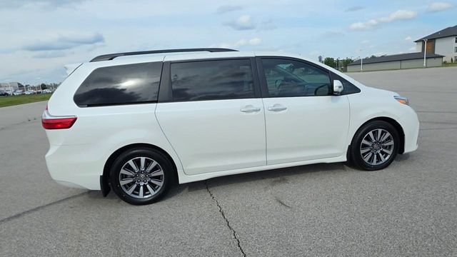 Used 2020 Toyota Sienna Limited Premium FWD image 8