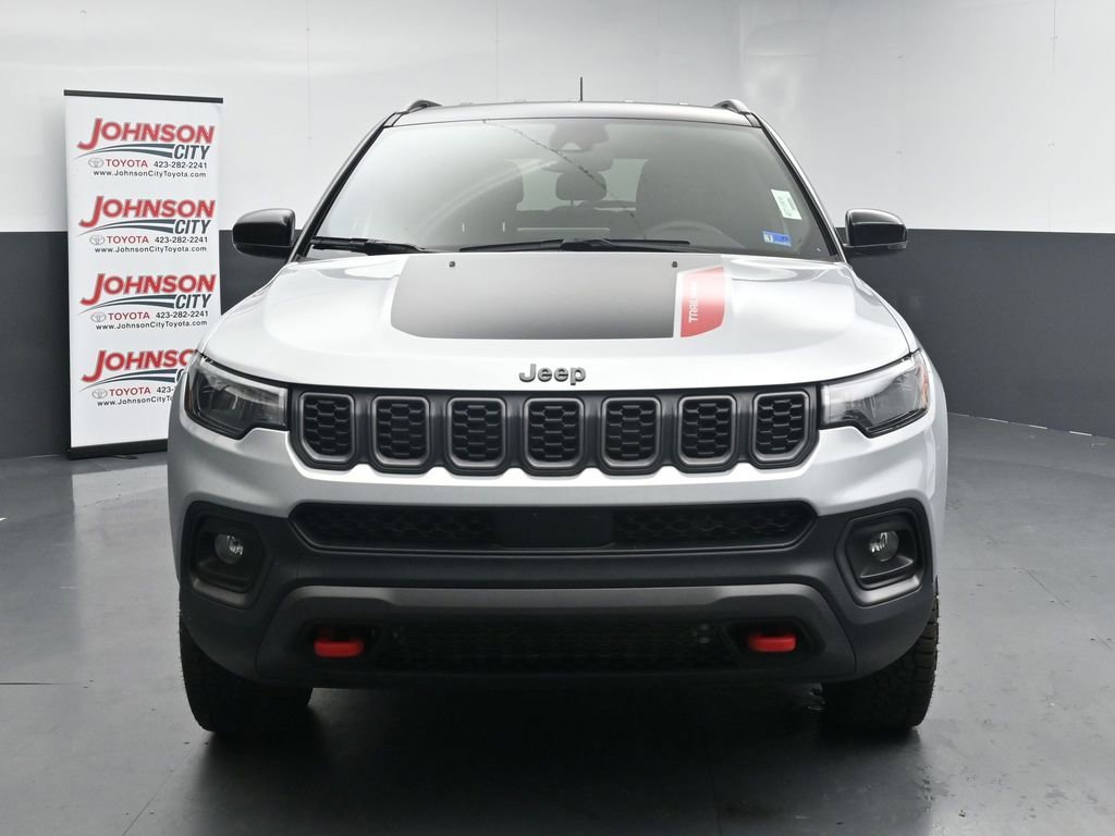Used 2024 Jeep Compass Trailhawk AWD/4WD image 3