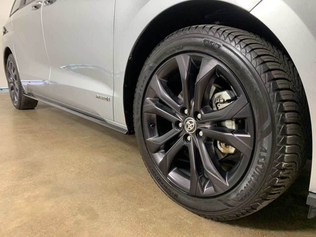 Used 2021 Toyota Sienna XSE w/ XSE Plus Package image 6