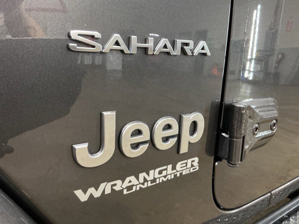 Used 2018 Jeep Wrangler Unlimited Sahara w/ Dual Top Group image 5