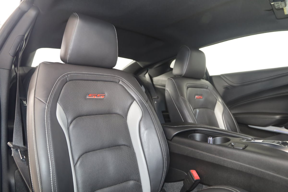 Used 2018 Chevrolet Camaro SS RWD image 14