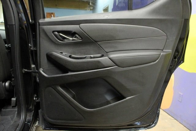 Used 2023 Chevrolet Traverse LT FWD image 12