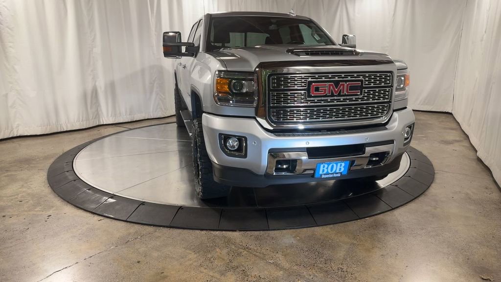 Used 2018 GMC Sierra 2500 Denali w/ Duramax Plus Package image 3