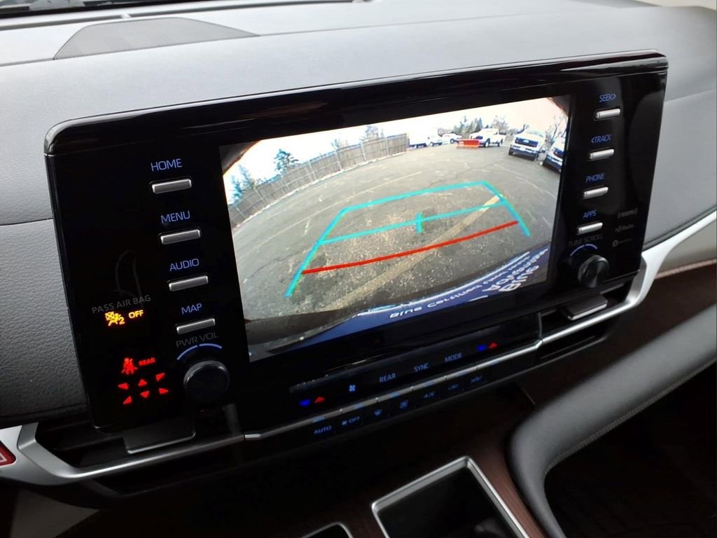 Used 2022 Toyota Sienna LE image 10