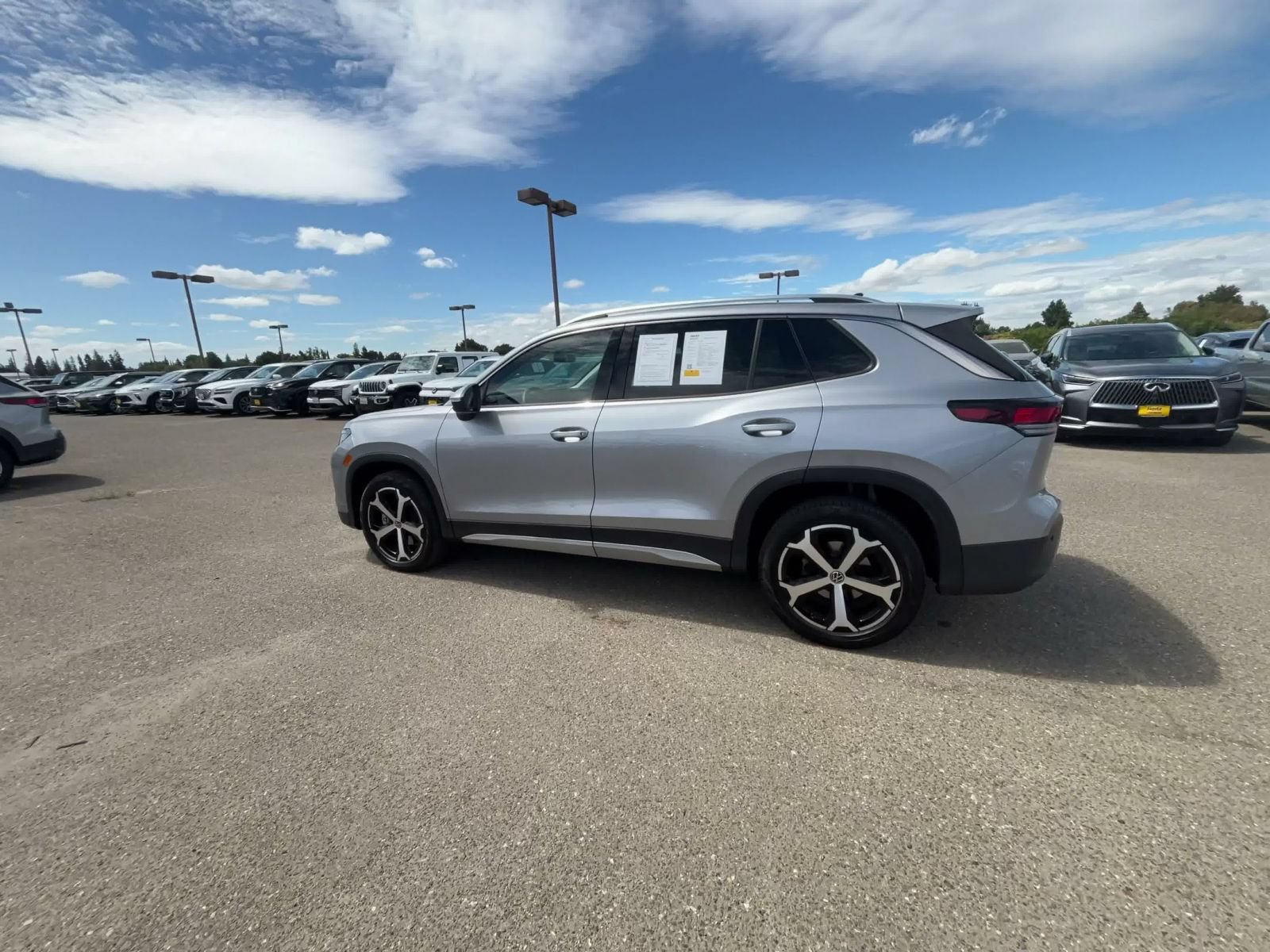 Used 2026 Volkswagen Tiguan SE AWD/4WD image 10