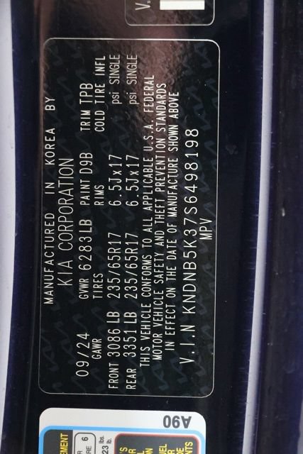 Used 2025 Kia Carnival FWD image 40