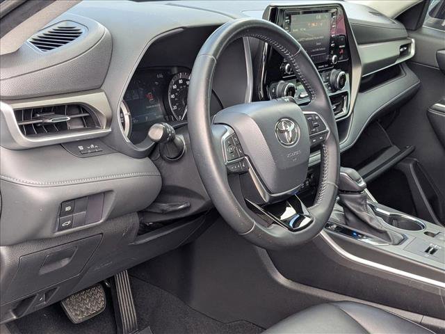 Used 2021 Toyota Highlander XLE image 9