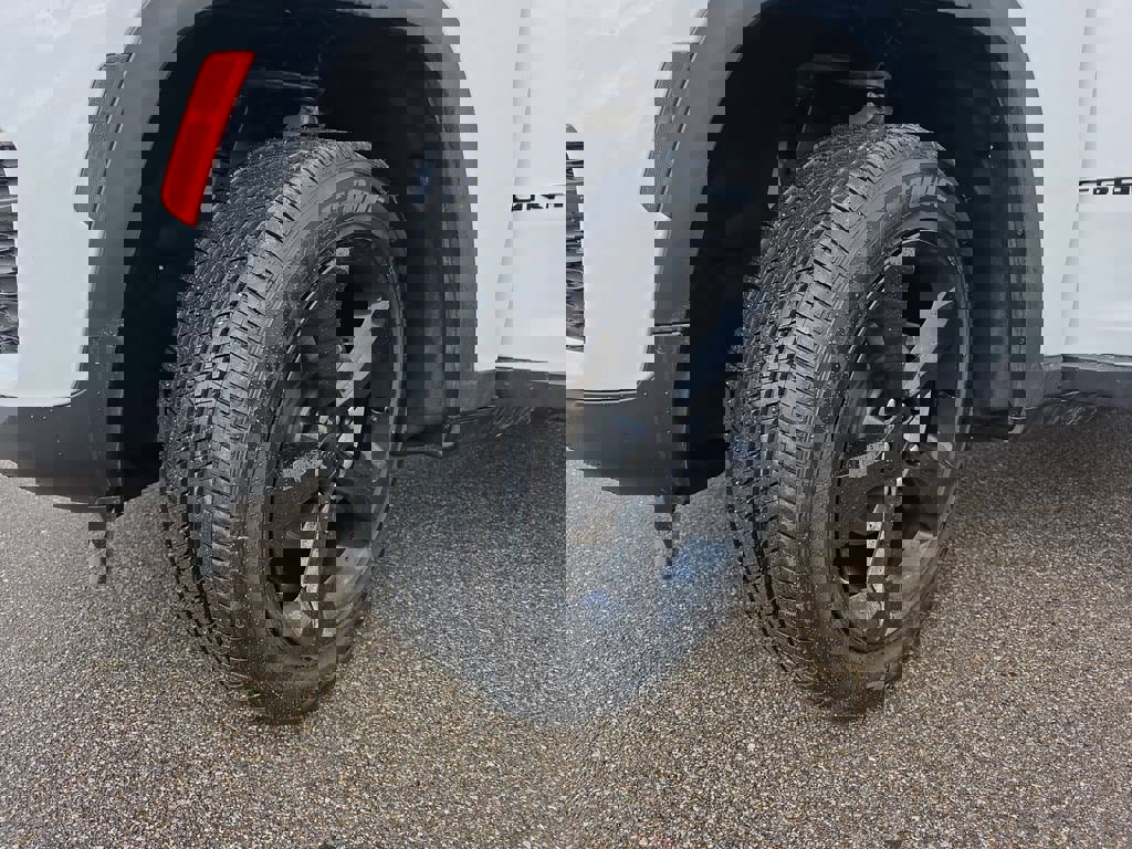 New 2025 Jeep Grand Cherokee Altitude image 32