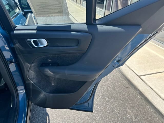 Used 2025 Volvo XC40 B5 Core AWD/4WD image 12
